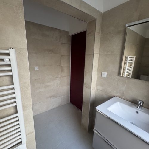 BBDF61C5-7DFF-4257-B5E8-B3E0047222B5_1_105_c